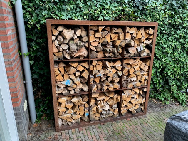 Brandhoutopslag met handige onderverdelingen