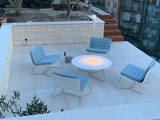 Trap in cortenstaal naast terras