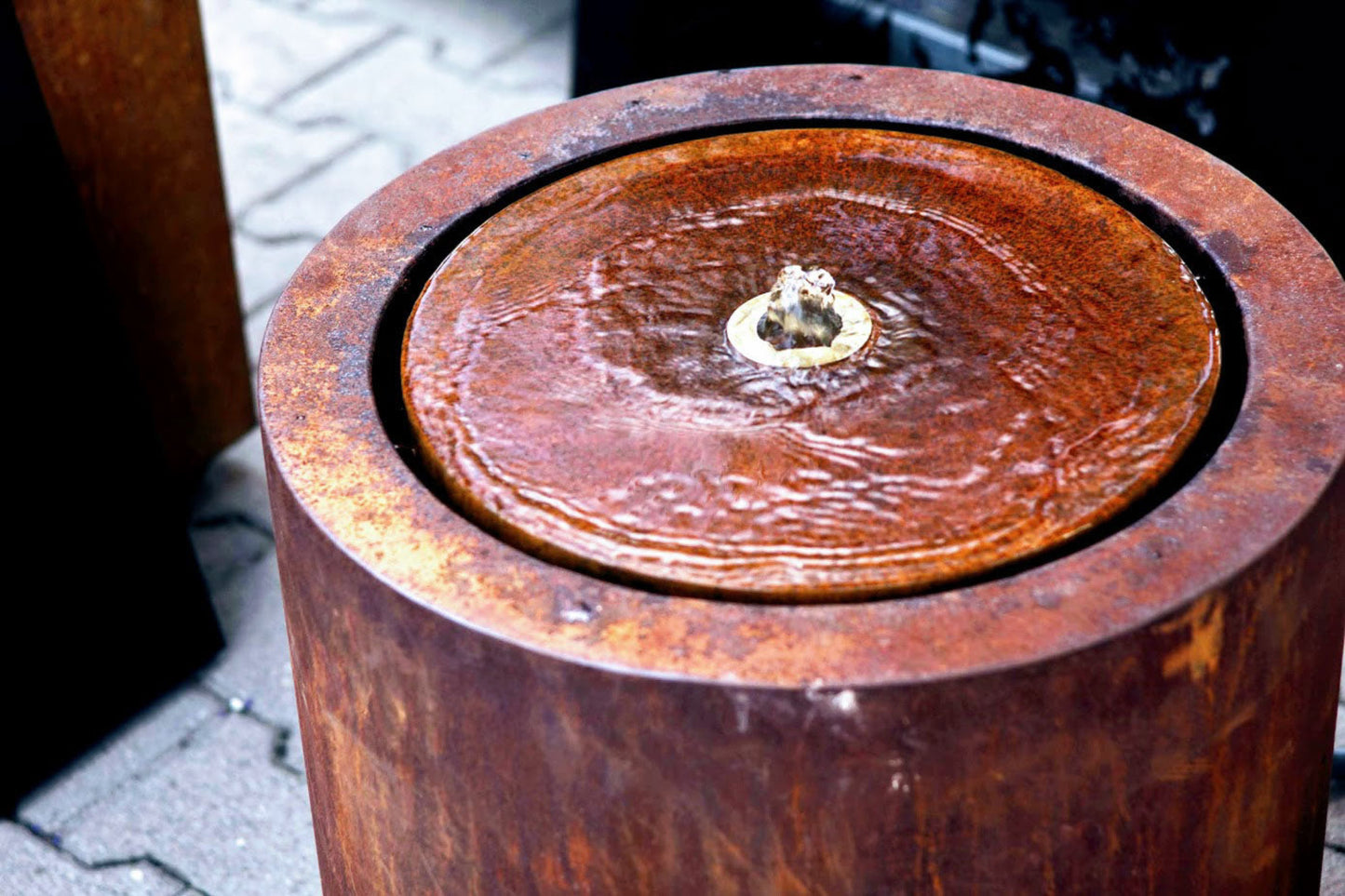 Kleine watertafel in cortenstaal