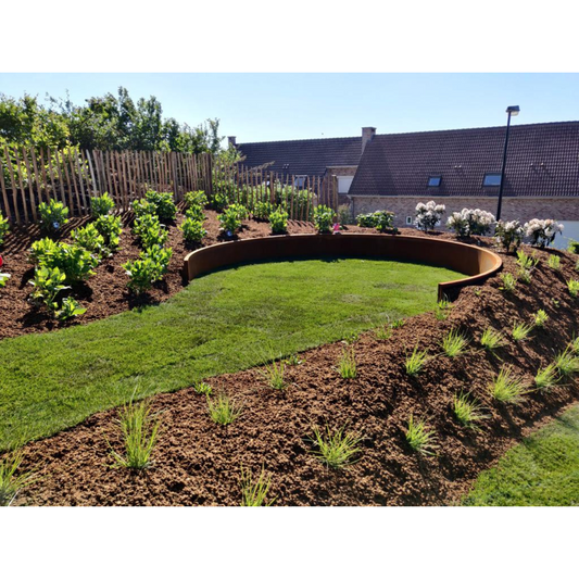 Tuin met ronde afboording in cortenstaal