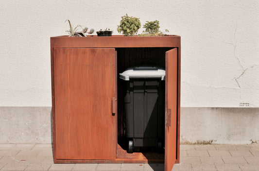 Kliko in open cortenstalen ombouw met planten of kruidenbak bovenaan