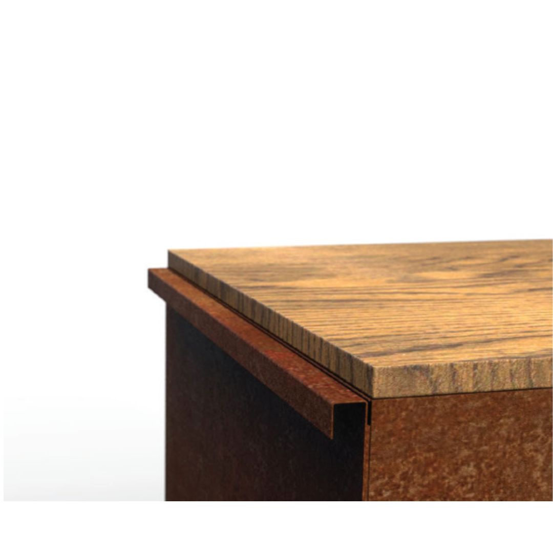 Detailfoto van het bovenblad in hout van de afvalbak in cortenstaal