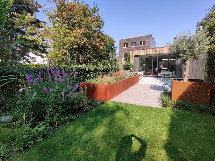Waarom cortenstaal perfect is voor een moderne tuin