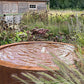 Watertafel met fonteintje in cortenstaal achter wuivende grassen
