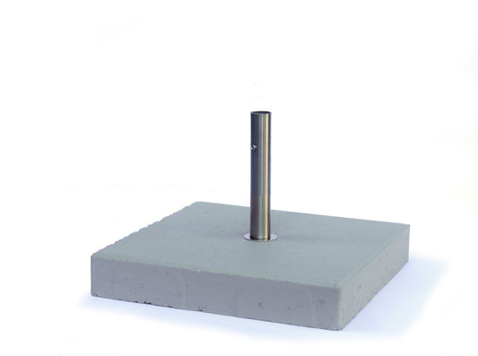 Duurzame betonnen voet met metalen huls, ideaal voor montage van cortenstalen vogelhuisjes