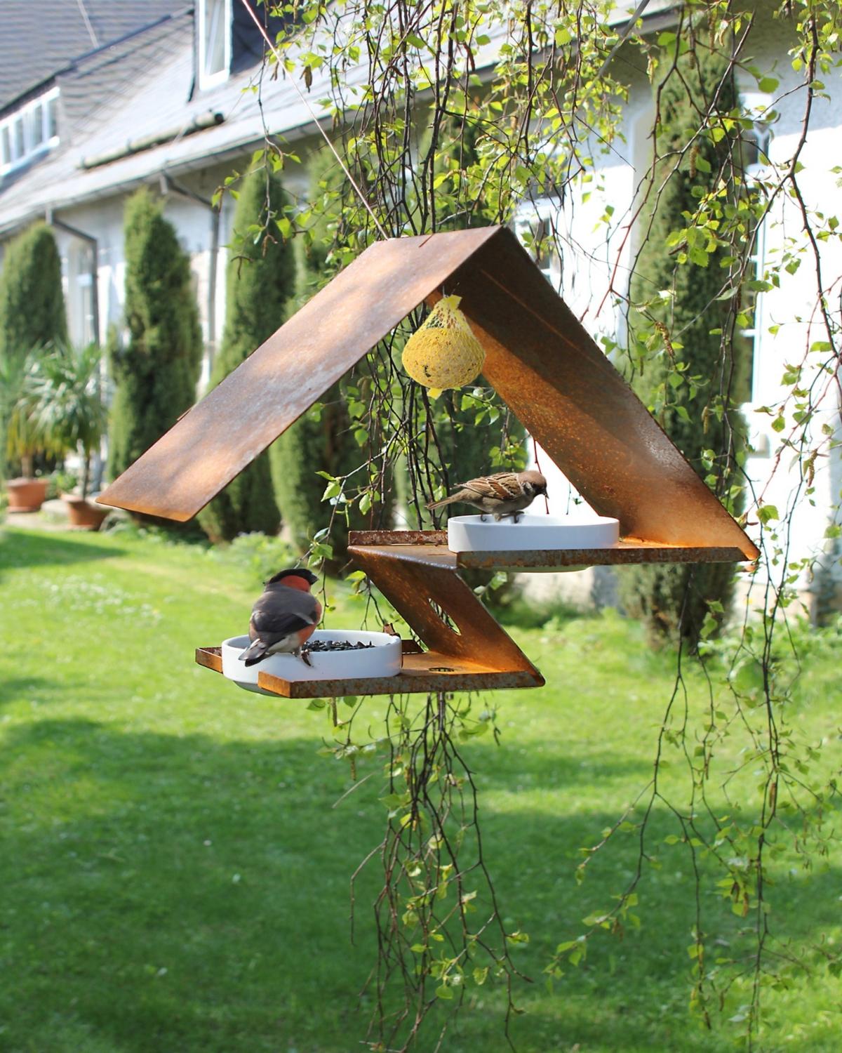 Hangend modern vogelhuisje